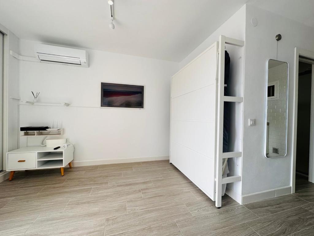 Modern White Studio Benalmadena Luaran gambar
